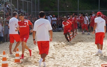 ＜ブラジルサッカーは、砂場トレーニングをシステム的に導入している＞